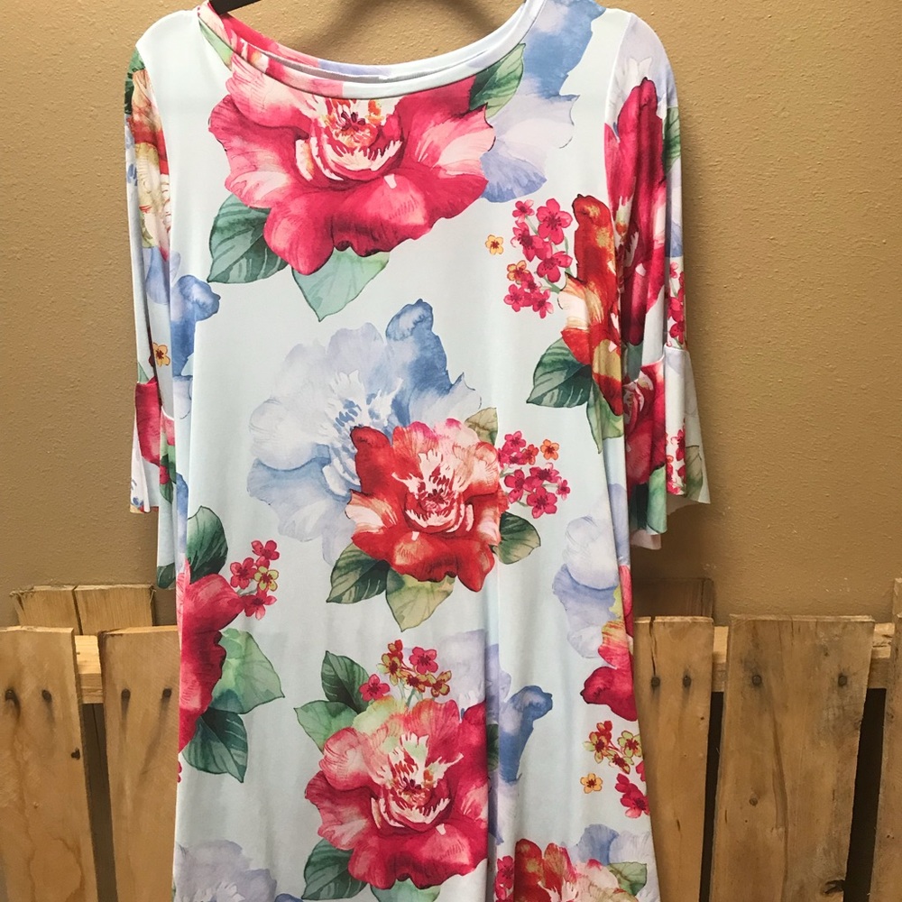 Floral 3/4 bell sleeve